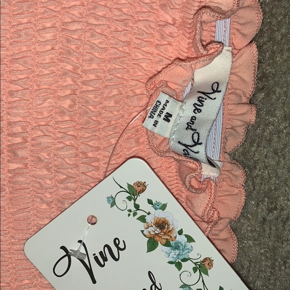 Super cute stretchy coral/pink crop top - Picture 3 of 5